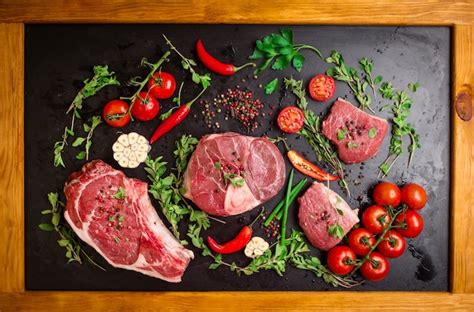 Conjunto De Diferentes Tipos De Filetes Surtido De Carne Cruda Sobre