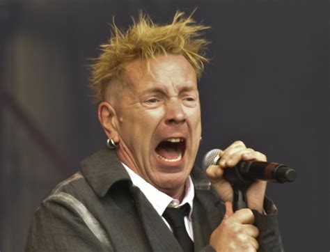 John Lydon esbraveja e diz que colegas do Sex Pistols não teriam