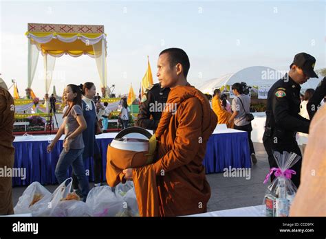 Thai Buddhist monks Stock Photo - Alamy