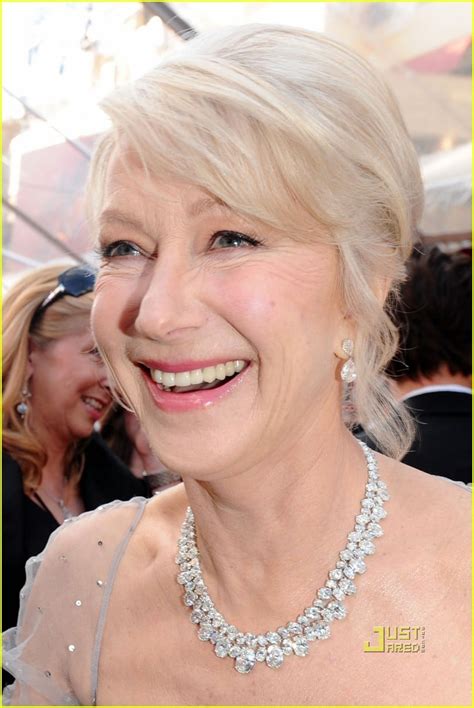 Photo Helen Mirren 2010 Oscars Red Carpet 01 Photo 2432975 Just Jared