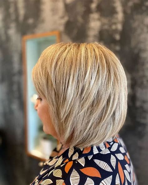 Stufige Bob-Frisuren ab 50: Die angesagten Haarschnitte, die Ihrem Haar