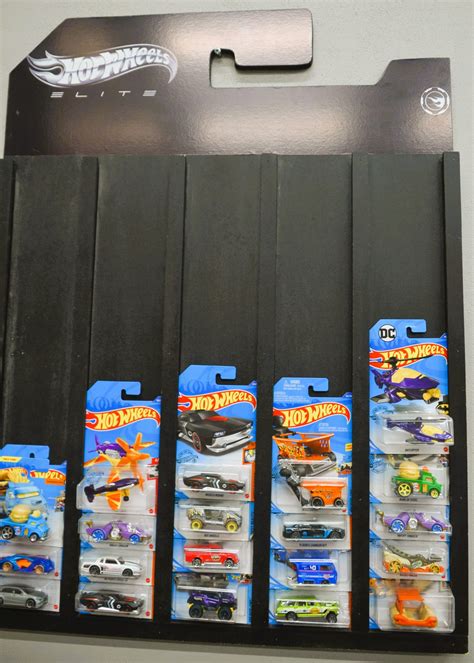 Lote Un mostrador de madera para hot wheels incluye Hot Wheels Subastas en México