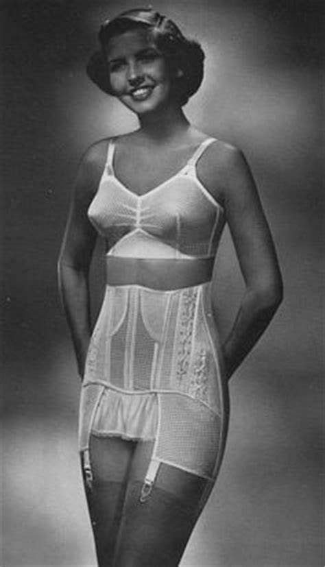 Pin Su Vintage Lingerie