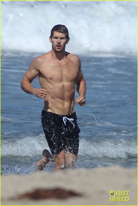 Shirtless Ryan Kwanten Shows Off His Killer Body For Malibu Beach Dip