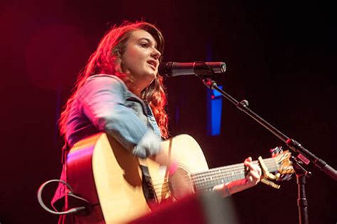 Hot Sexy Gracelyn Rennick Bikini Pics