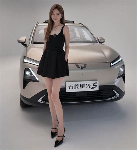 Dàn hot girl Trung Quốc khoe sắc bên xe hơi Tạp chí Doanh Nghiệp Việt Nam