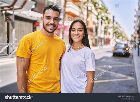 Categoría Foto familiar de una familia latina de fotos de stock 125 647 imágenes Shutterstock