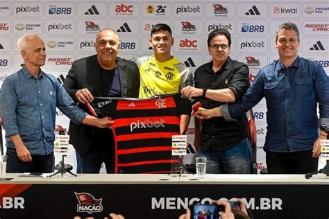 Braz Abre Cofres Do Flamengo E Fecha Meia De R Milh Es