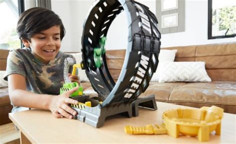 Hot Wheels Monster Truck Epic Loop Challenge Play Set with Truck and ...