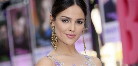 Eiza González recibe el verano con una rutina de ejercicio y un tiny bikini combinado