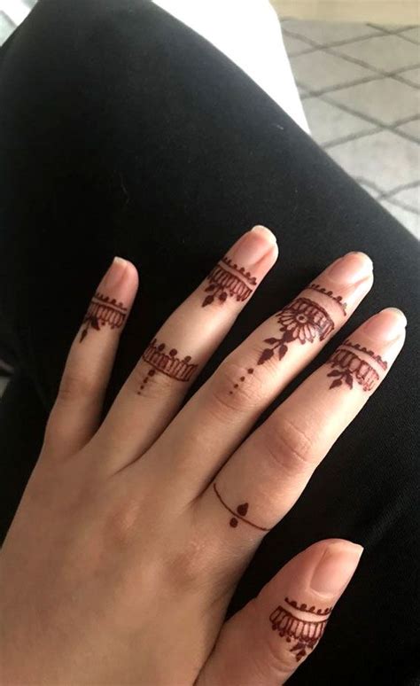 70 Minimal Henna Designs Leave Lace Henna On Fingers Hennè Mani