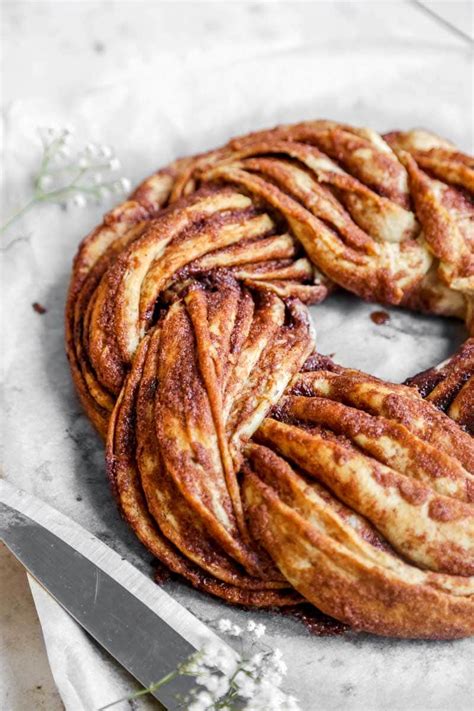 Cinnamon Roll Twist Bread Cooking With Parita