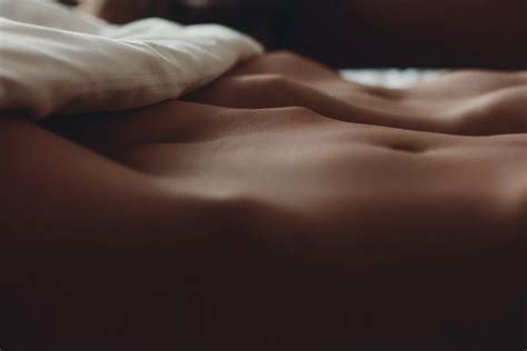 Side By Side Nudes HipBones NUDE PICS ORG