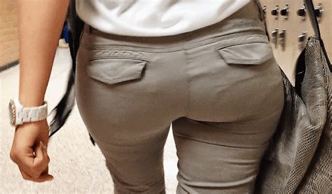 Scarlett Johansson Ass Sticking Out While Sitting R Celebbooties