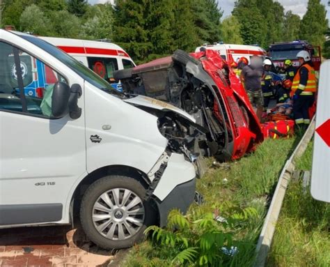 Poważny wypadek trzech samochodów na Drodze Wojewódzkiej nr 977 w