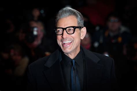 Watch Jeff Goldblum Meet His Shirtless Jurassic Park Dollhellogiggles