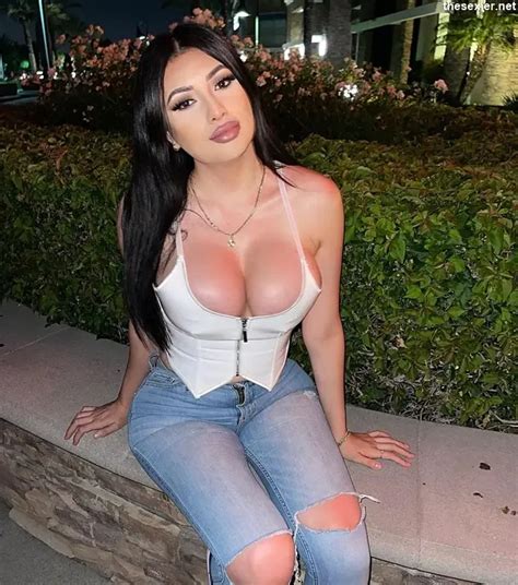 Beautiful Busty Brunette Hot Cleavage Bwp THESEXIER Net