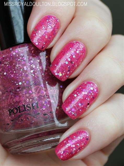 Royal Milk Tea: Darling Diva: New Glow-in-the-Dark Polishes!
