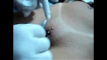 PONIENDO PIERCING EN EL COÑO XVIDEOS