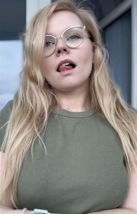 Girl With Glasses R Sfwgirlsinglasses