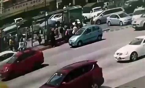 VIDEO Automovilista arrolla a 10 personas en Puebla Vídeo Dailymotion