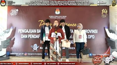 Hari Ke Bacalon Anggota Dpd Ri Annida Allivia Menyerahkan Berkas