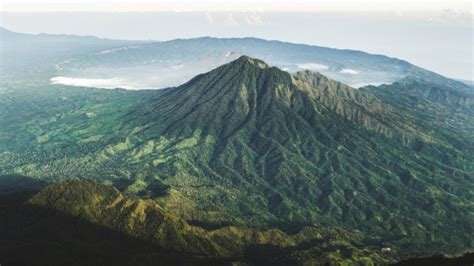 Jalur Pendakian Gunung Abang Bali Diduga Retak Usai Gempa Jangan