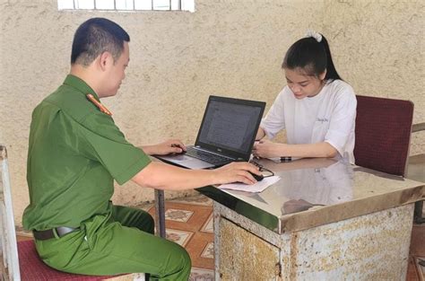 Bắt tạm giam hot girl môi giới bất động sản chiếm đoạt hơn 17 tỉ đồng