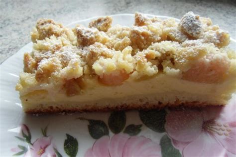 Rhabarberkuchen Mit Einer Pudding Schmandcreme Und Butterstreuseln