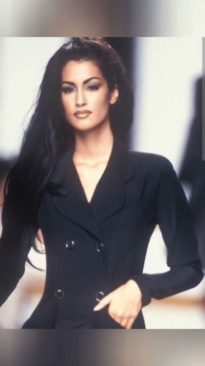 Yasmeen Ghauri Iconic Moments On The Runway In The 90s Youtube