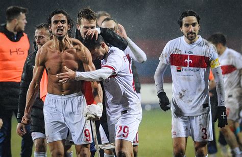 Serie C Triestina Feralpisal Domenica Giugno In Palio La Semifinale