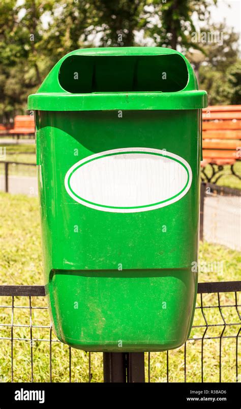 Green Litter Bin Hi Res Stock Photography And Images Alamy