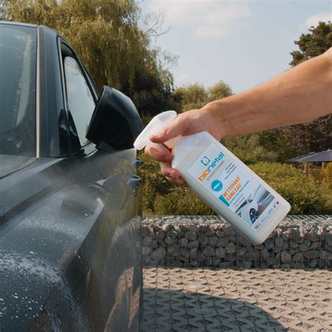 Produit nettoyant écologique pour carrosserie