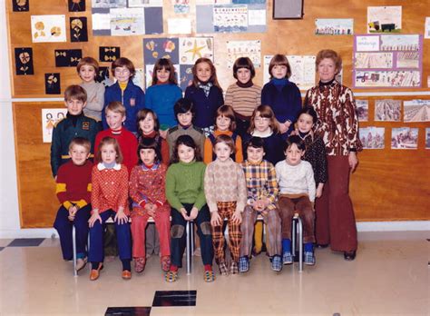 Photo De Classe Ce1 Mme Gloriot De 1976 Ecole Gustave Courbet Auxerre