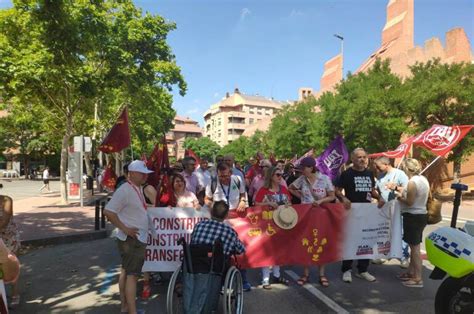 Cientos De Personas Marchan Por Las Calles De Murcia Para Reivindicar