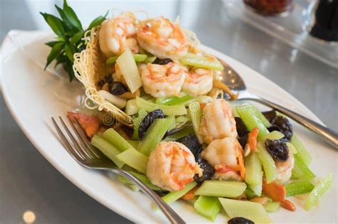 Sauteed Shrimp In Celery And Black Fungus On Crispy Noodle Stock Photo