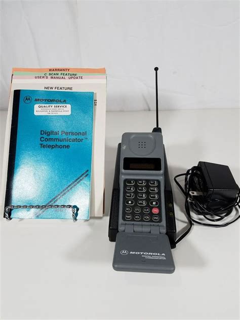 Original 1990s Motorola antenna flip cell phone DPC retro vintage ...