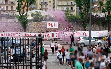 Salerno Festa Di Fine Anno Alla Matteo Mari La Scuola Diventa Come La