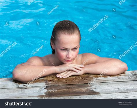 Beautiful Young Naked Woman Swimming Pool库存照片207914083 Shutterstock