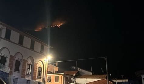 Nella Notte Ha Ripreso A Bruciare L Incendio Sopra A Varazze In Volo