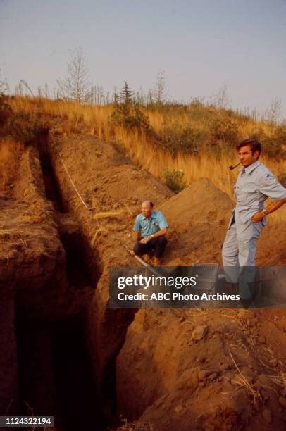 Sylmar Earthquake Photos and Premium High Res Pictures - Getty Images