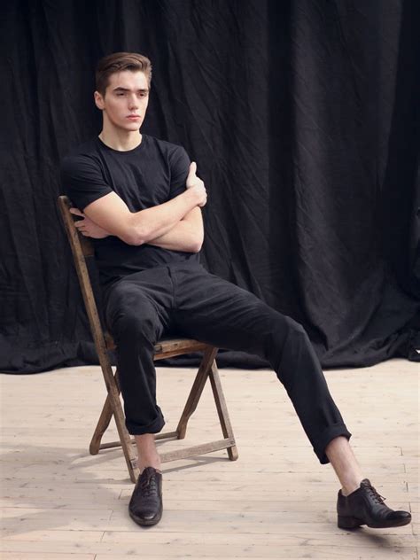 Hot boy cao m của Canada chứng minh Lúc buồn chán chỉ cần ngắm trai đẹp tâm trạng sẽ tốt lên