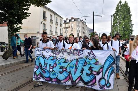 Replay Vid Os Nantes Norm Ment De Monde La Marche Blanche