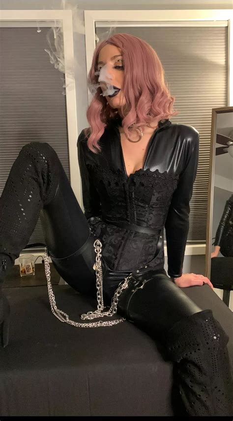 A Smokeshow I Think So Nudes Smokingfetish NUDE PICS ORG