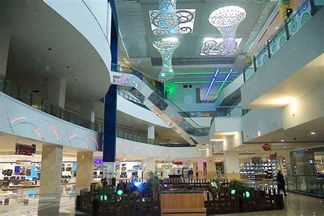 Mid Easts Second Largest Shopping Mall Shines In Isfahan