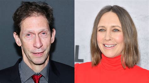 Tim Blake Nelson y Vera Farmiga protagonizarán película sobre la secta