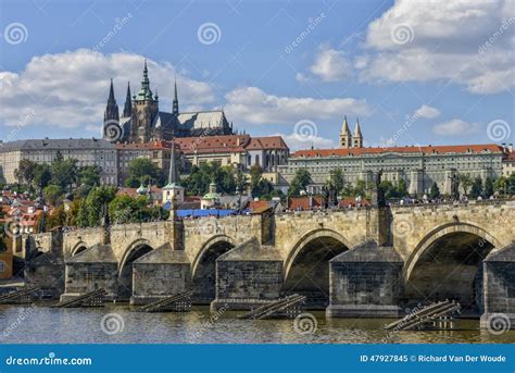 Het Kasteel Van Charles Bridge En Van Praag, Praag, Tsjecho-Slowakije ...