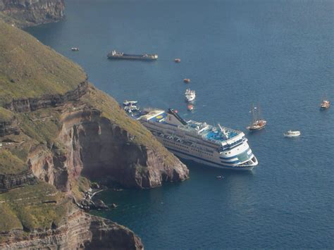 Review of Cruise Ship Incidents - Shipwreck Log