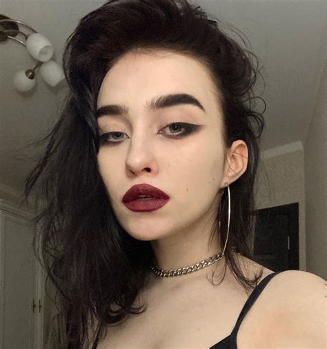 Vampy Makeup Red Lip Makeup Goth Makeup Dark Makeup Makeup Inspo