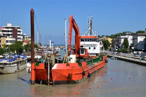 BELLARIA IGEA MARINA DRAGAGGIO DARSENE E PORTI CANALI La Dragaggi